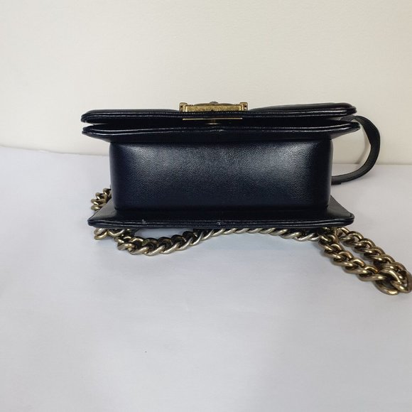 Chanel Boy Bag Black crossbody shoulder leather quilted 100% Authentic small - Picture 6 of 10